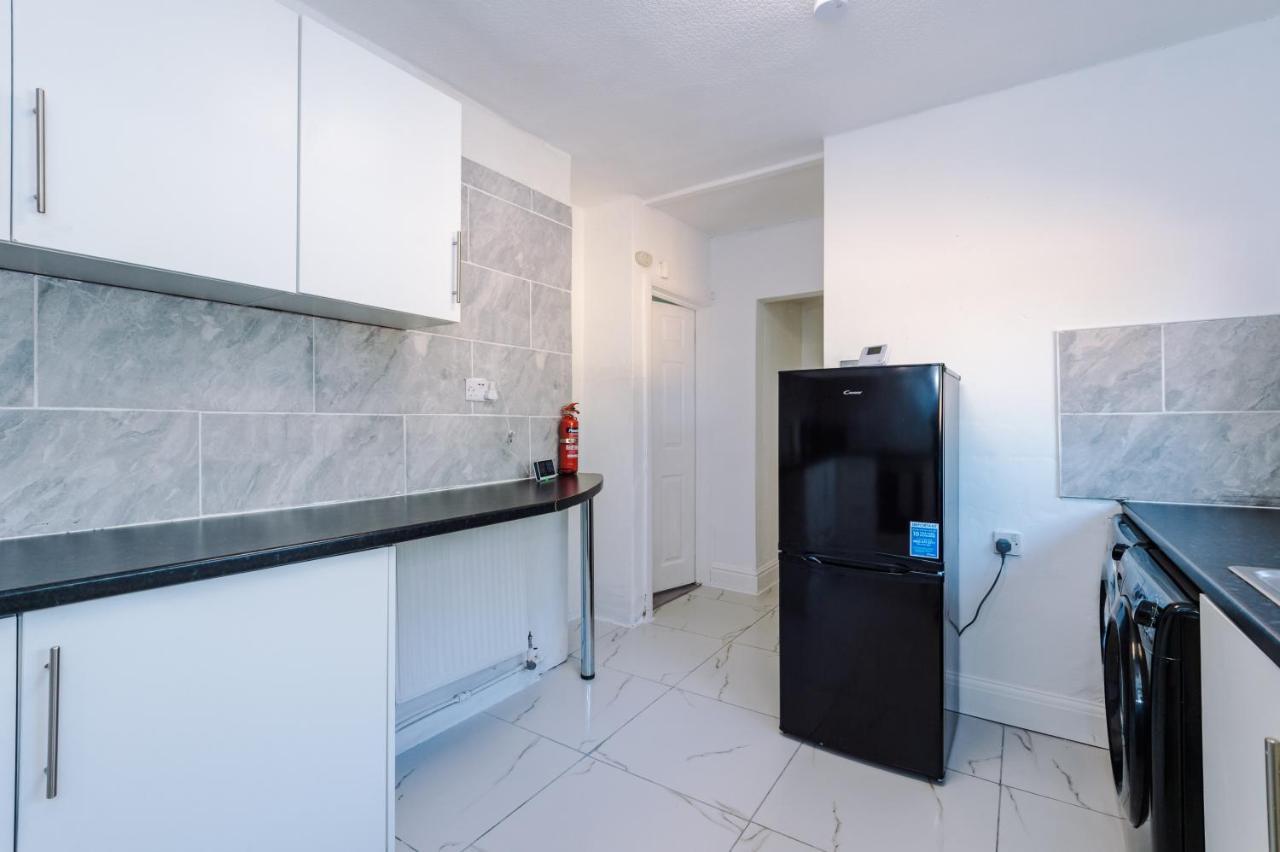 Nice Three Bedroom House In Manchester Exteriör bild